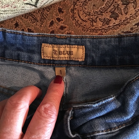 Skinny jeans with distressed details - Picture 4 of 4